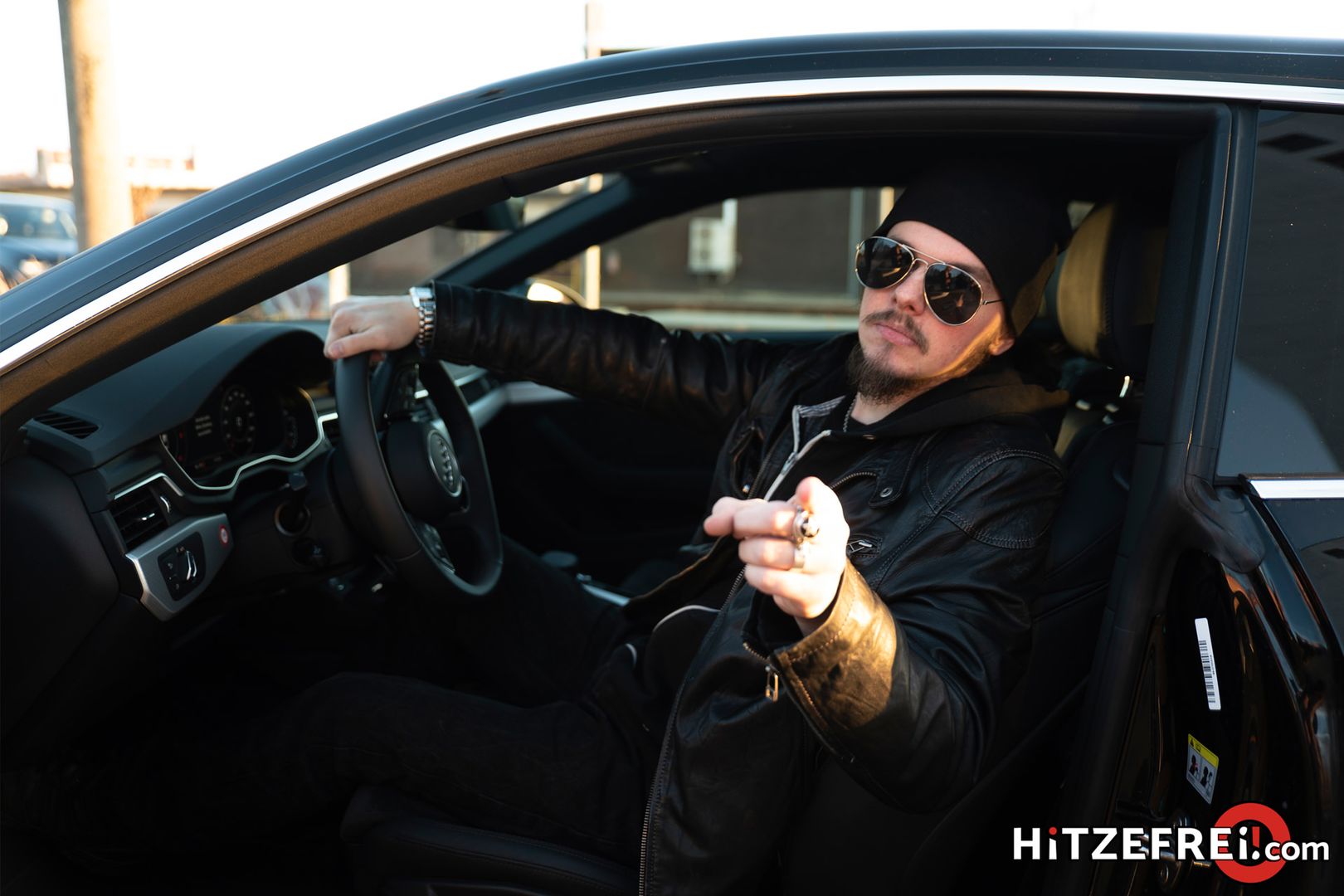 Hot online date in the car