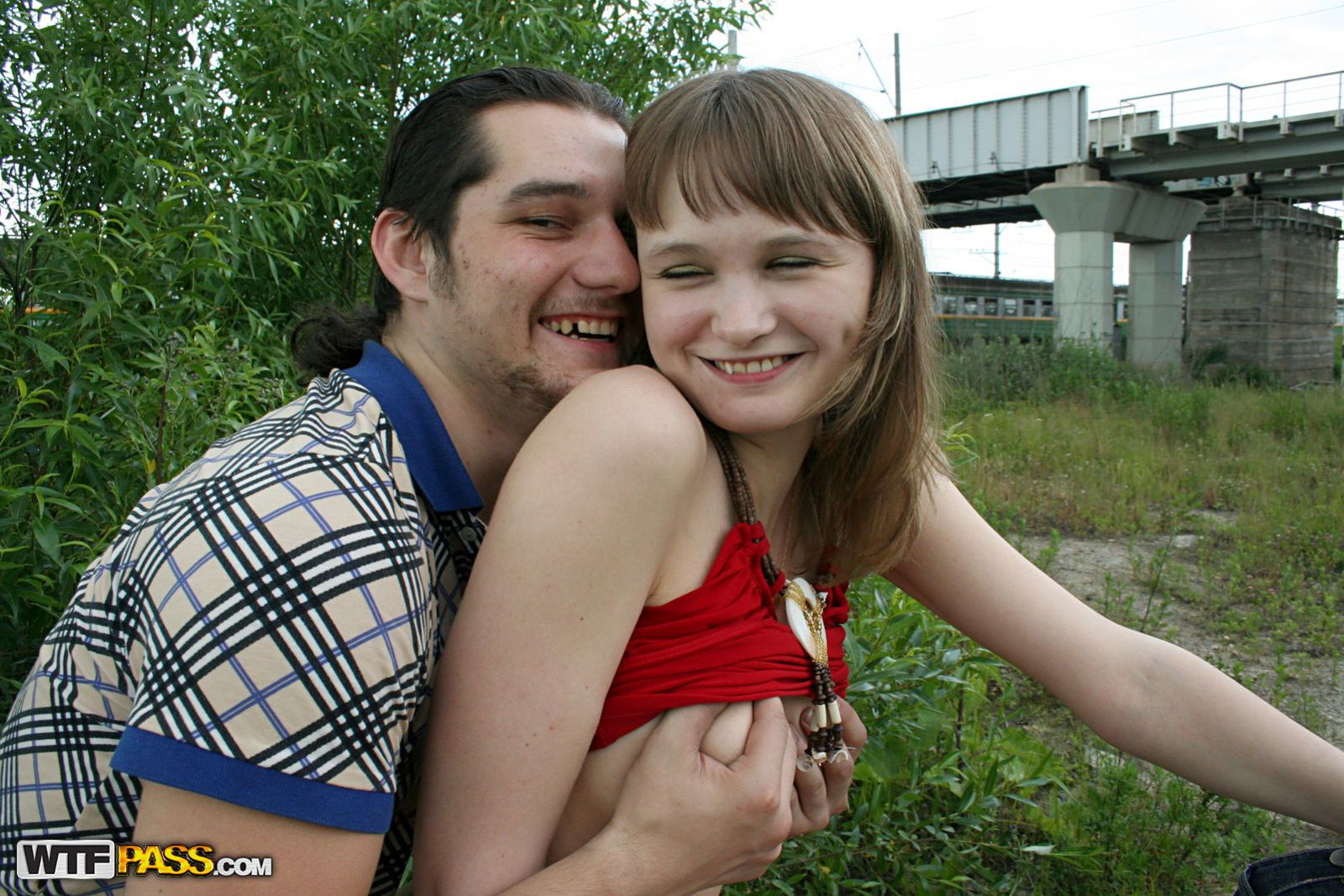 Threesome sex in amateur porn vid