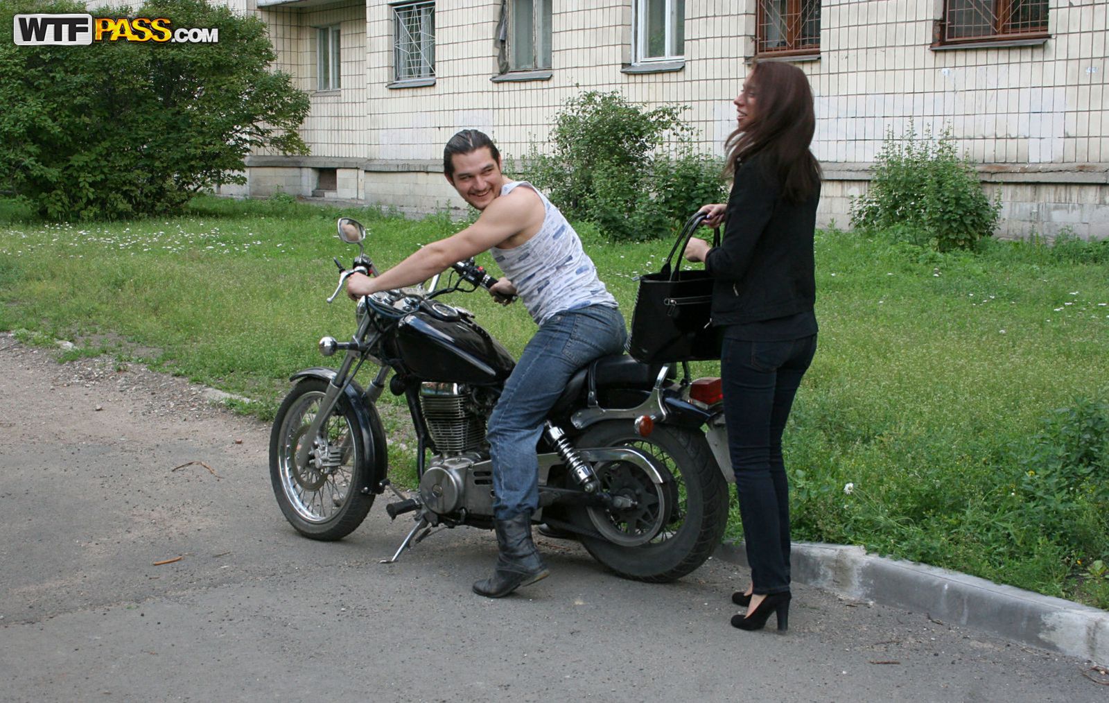 Amateur anal fuck on a bike