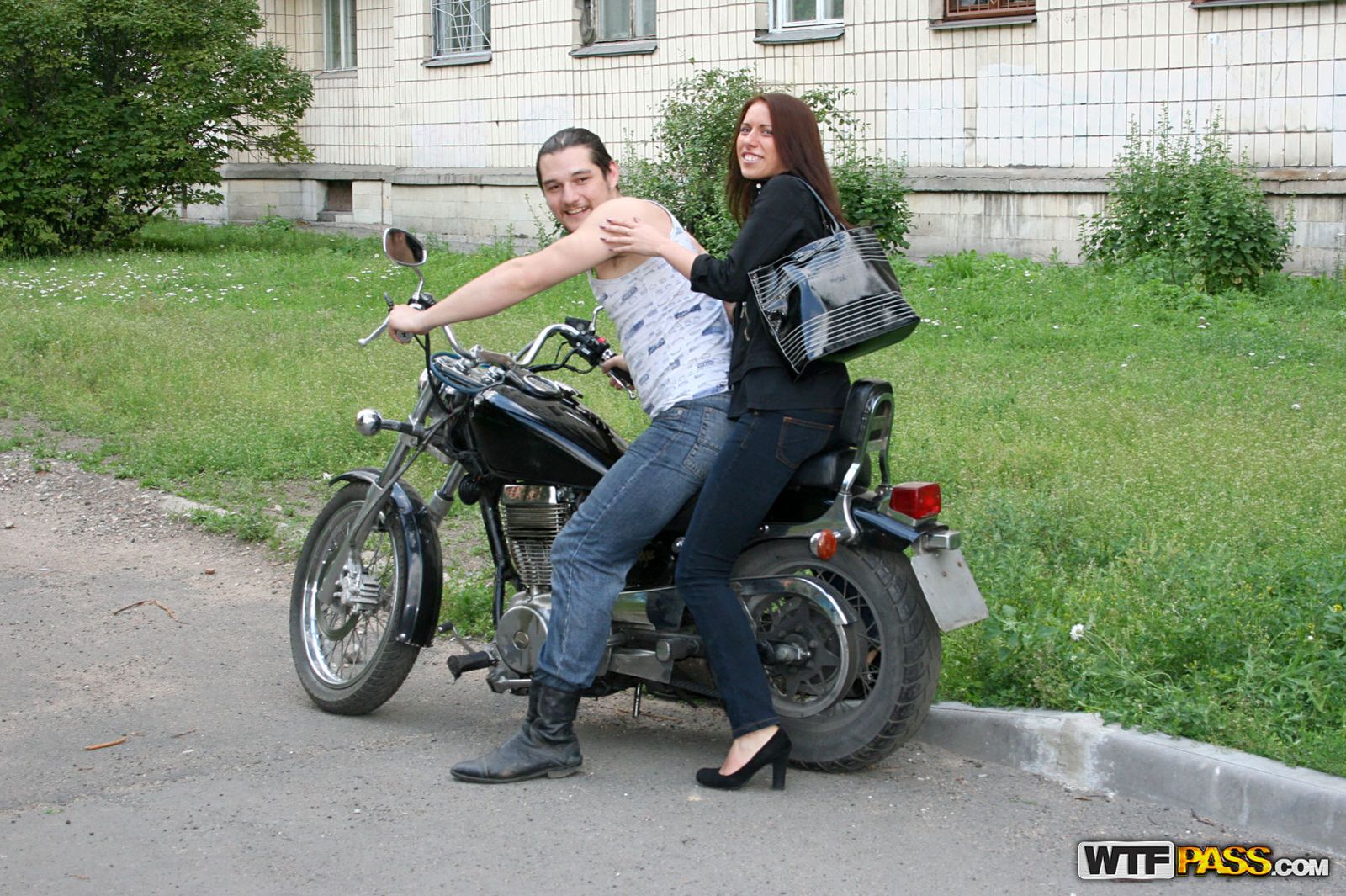Amateur anal fuck on a bike
