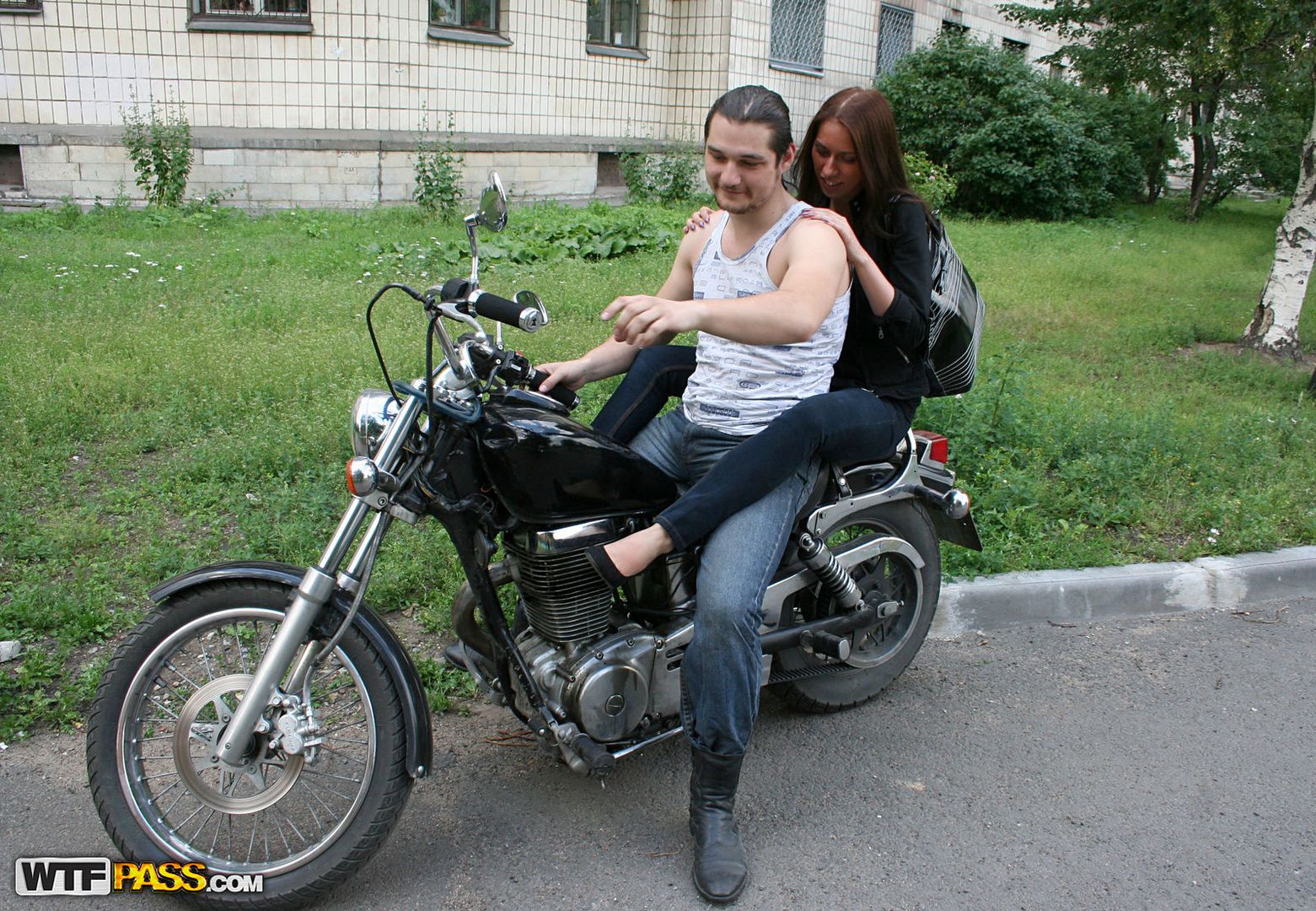Amateur anal fuck on a bike