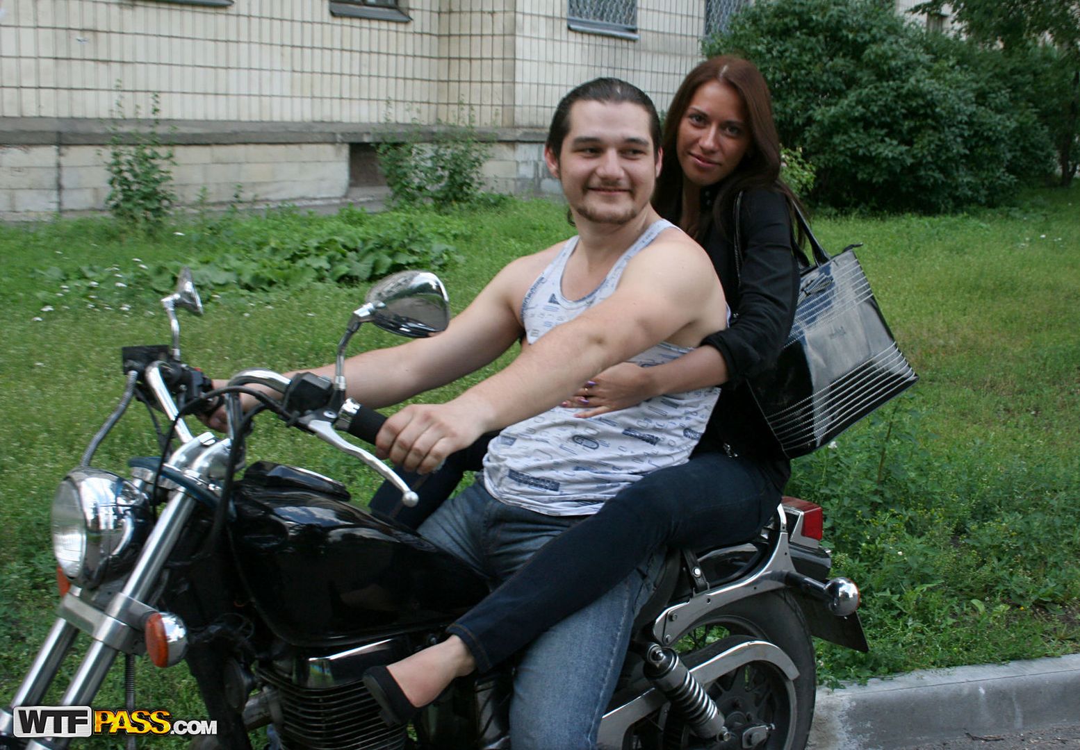Amateur anal fuck on a bike
