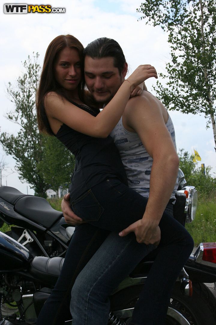 Amateur anal fuck on a bike