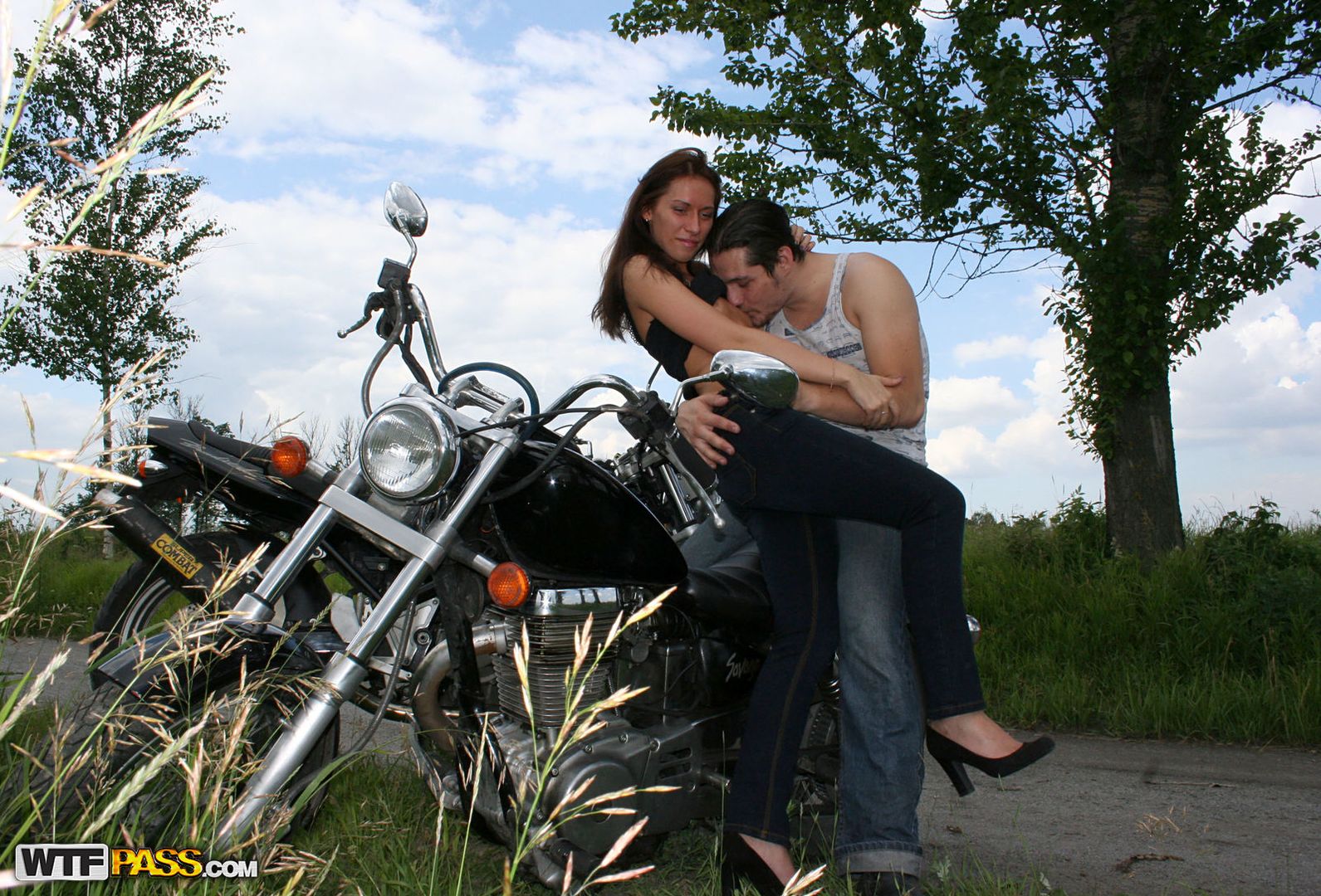 Amateur anal fuck on a bike