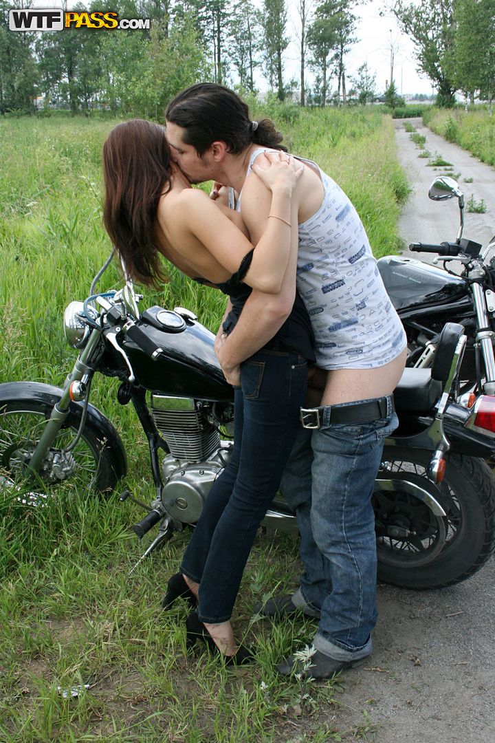 Amateur anal fuck on a bike