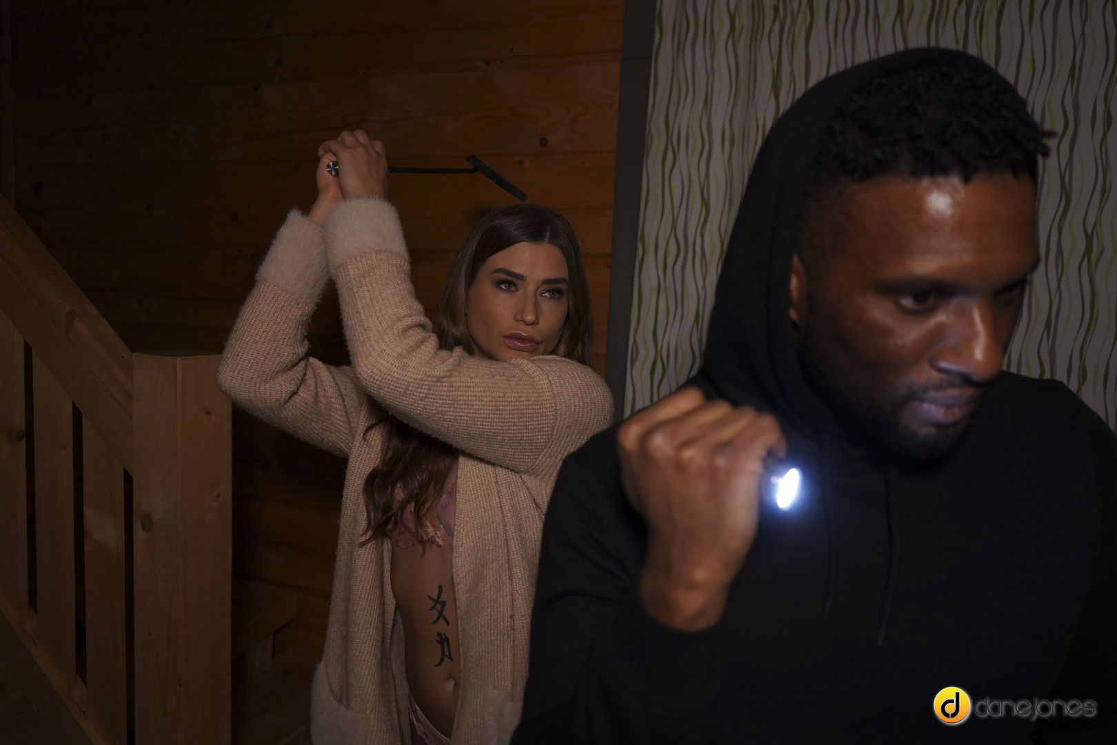 Intruder handcuffed by housewife
