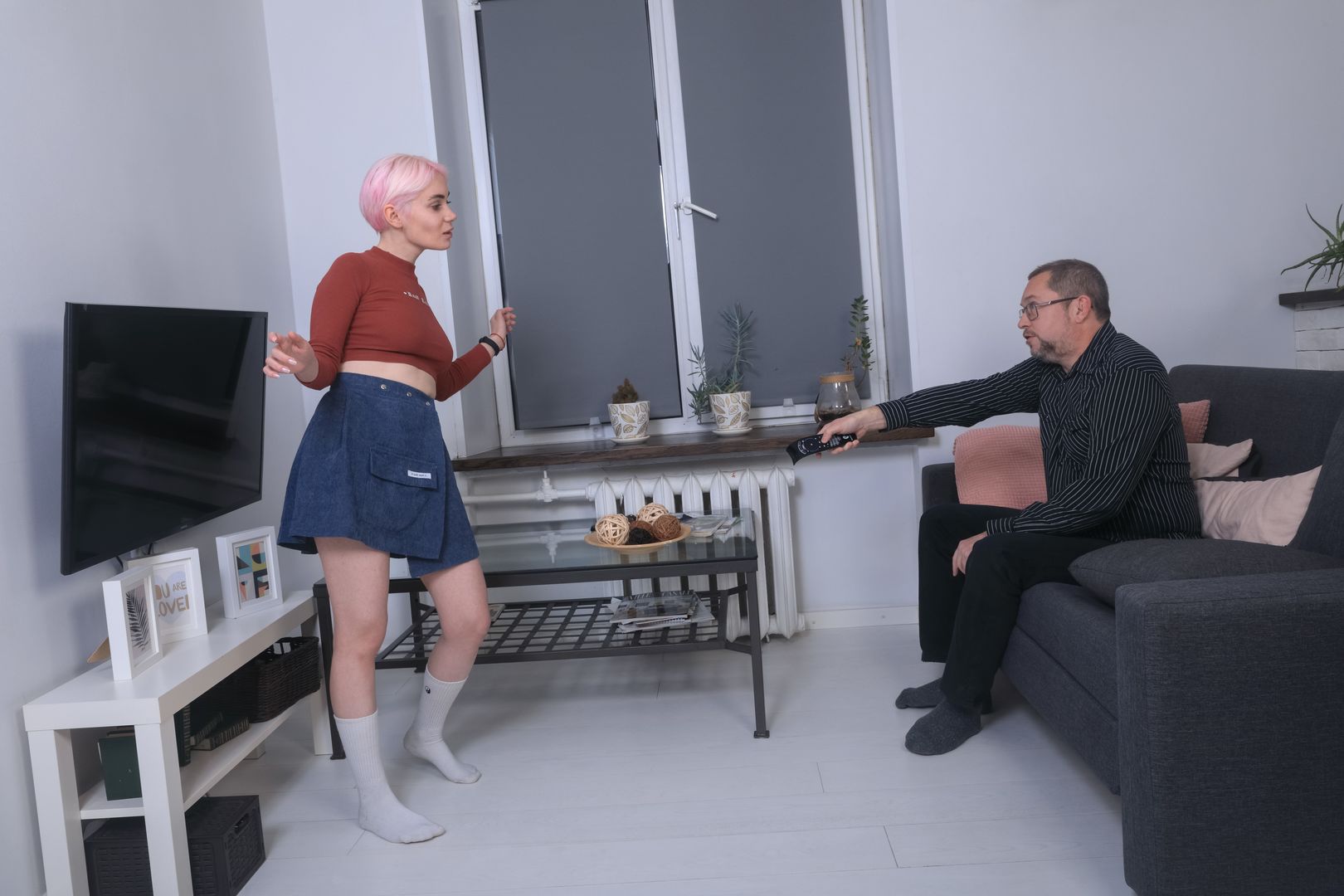 Sweetie lifts skirt to make man focus on her