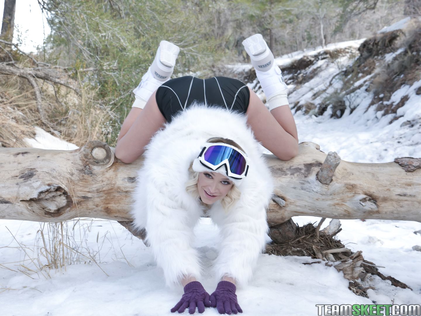 Sexy Snow Day Creampie