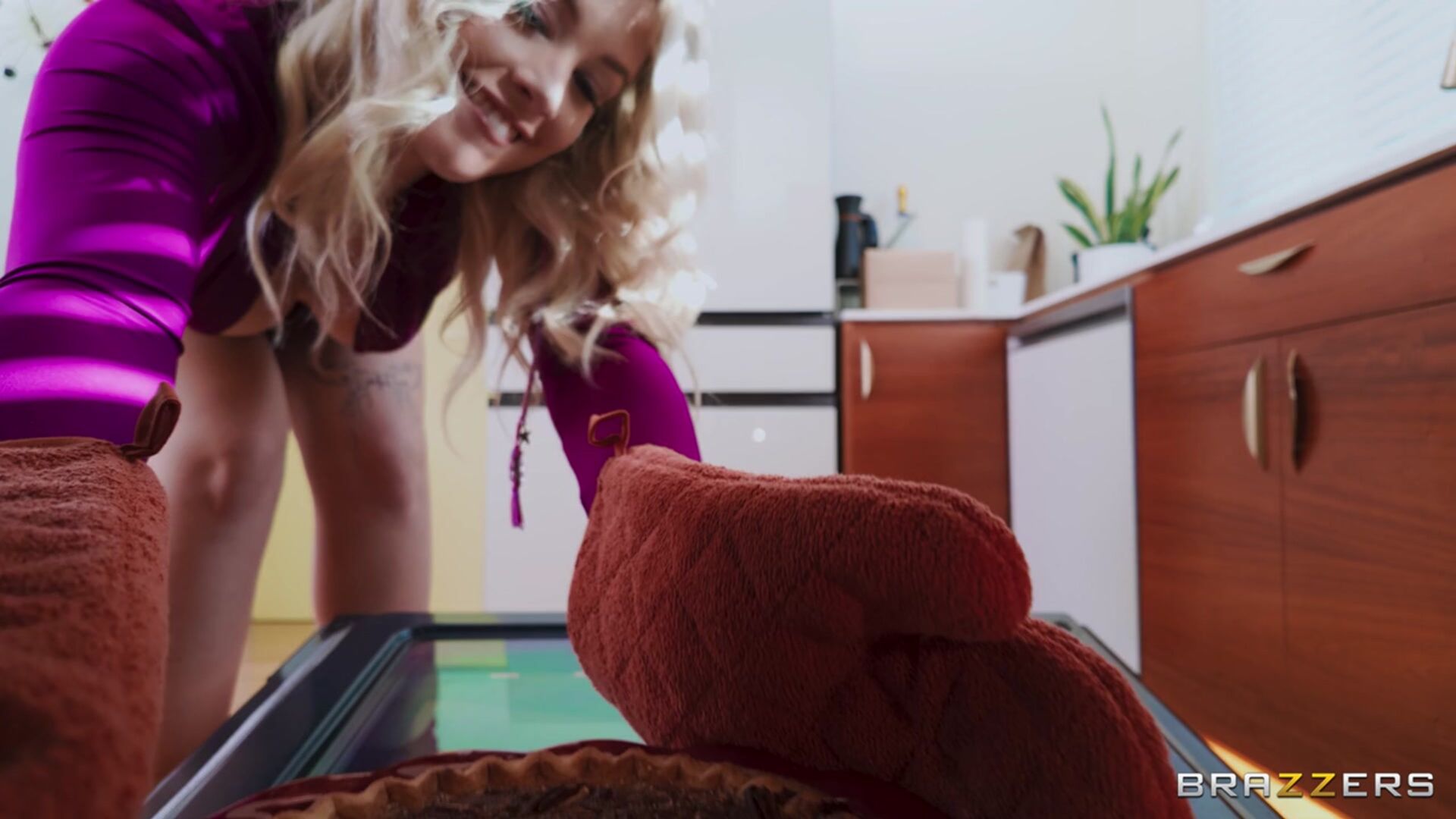 Fuck Everything In Sight! A Brazzers Thanksgiving Story