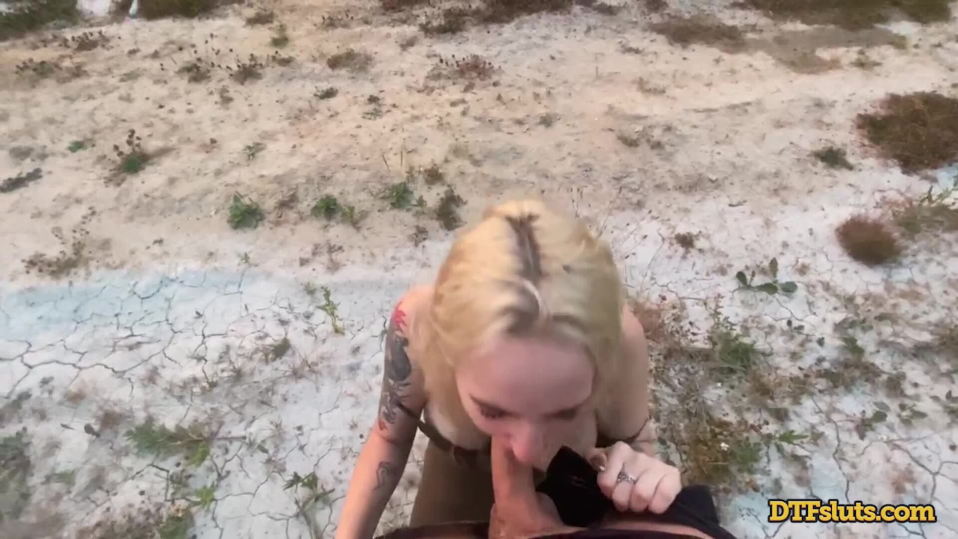 Bella Mur Loves to Fuck Outside