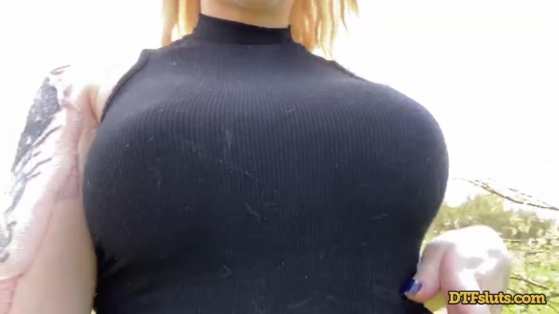 Bella Mur Loves to Fuck Outside