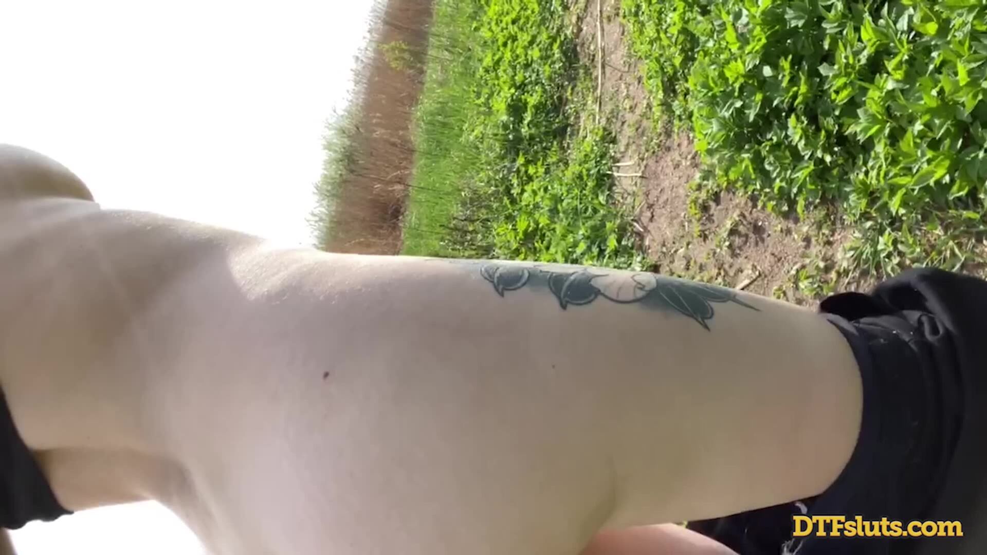 Bella Mur Loves to Fuck Outside