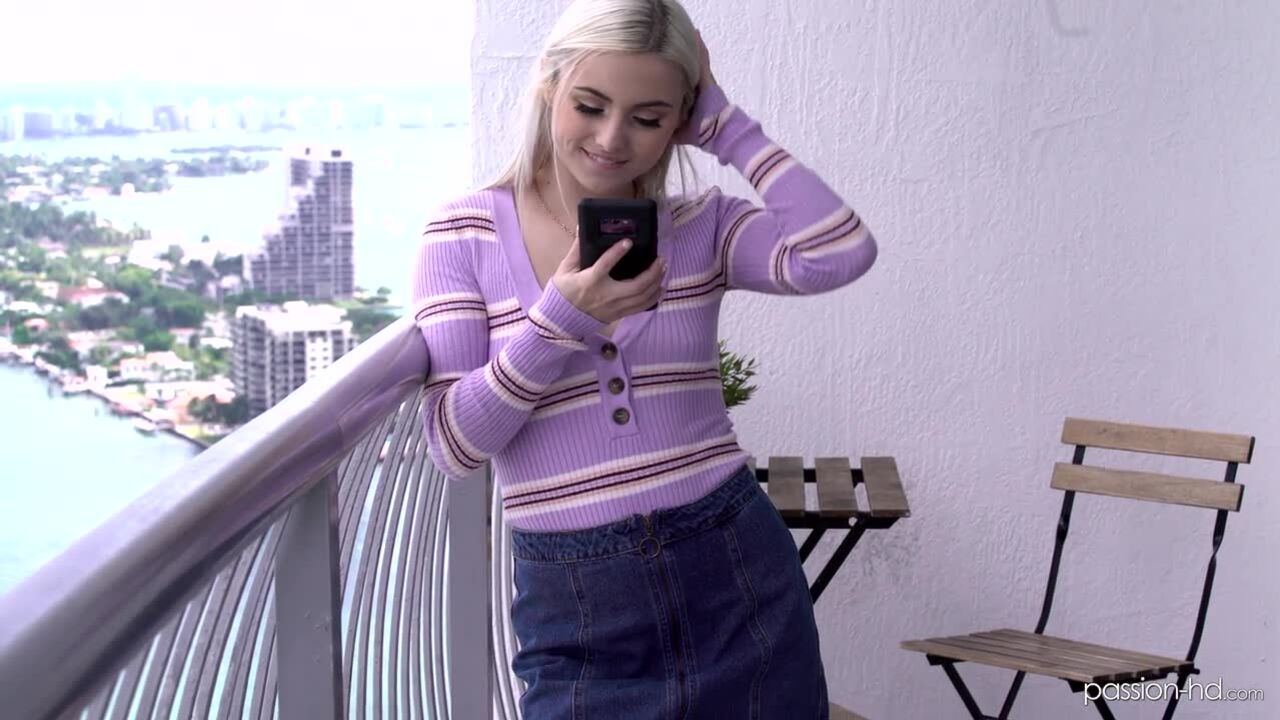 Aria Banks: Warming Up