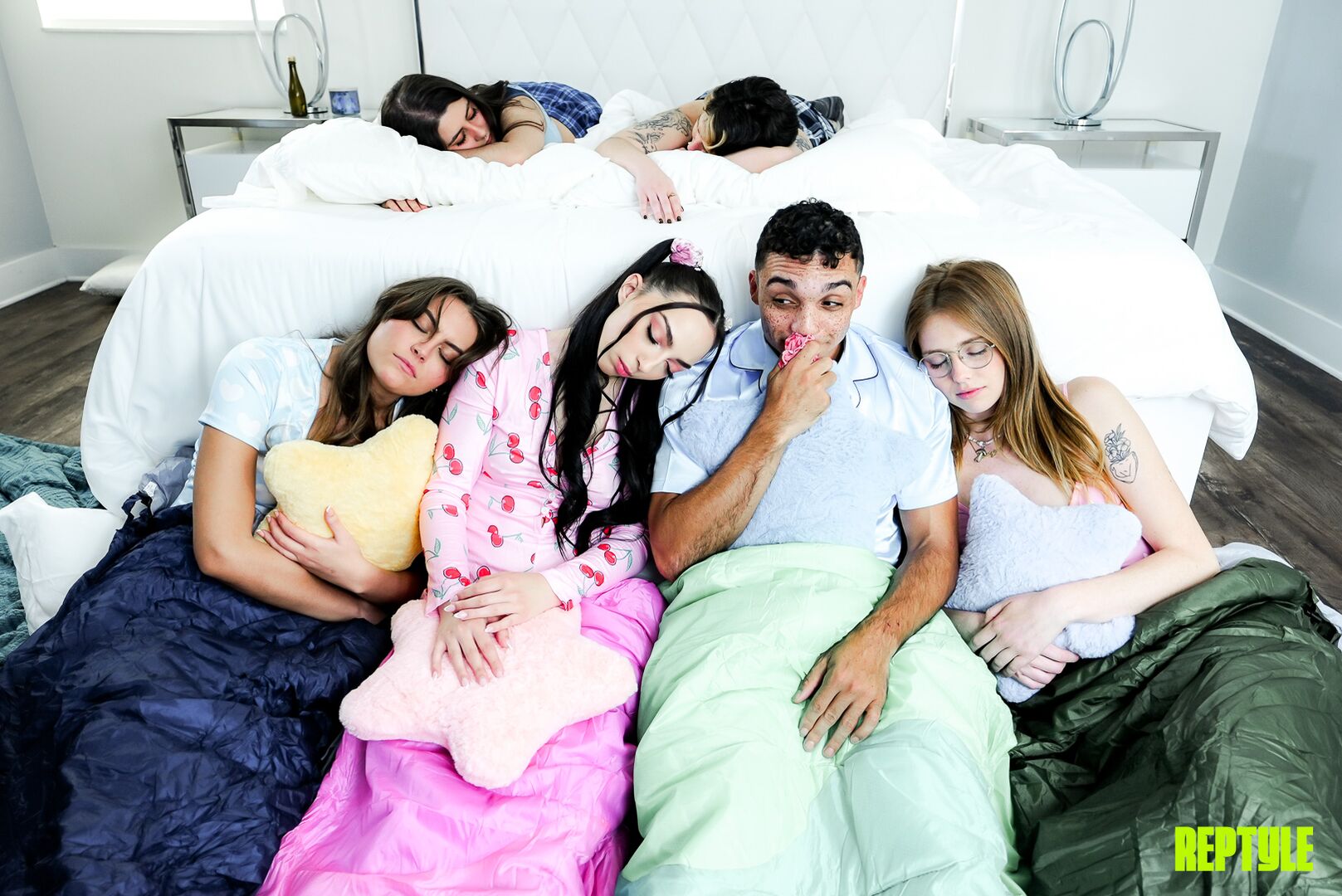 “You Aren’t Gay?!” Tricking Three Girls at the Sleepover (New Experiment)