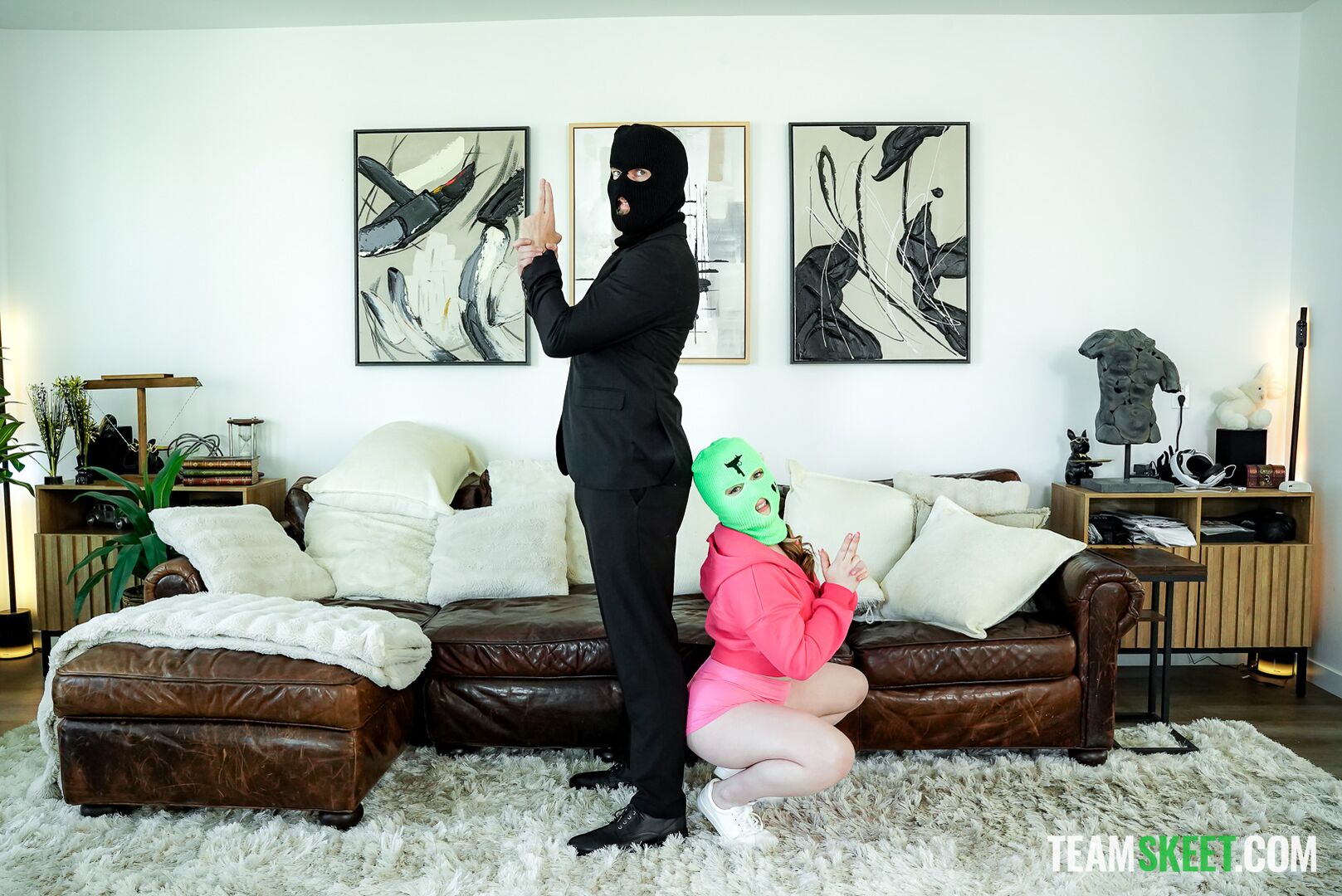 Small-Time Crook Gets Daddy’s Huge Cock