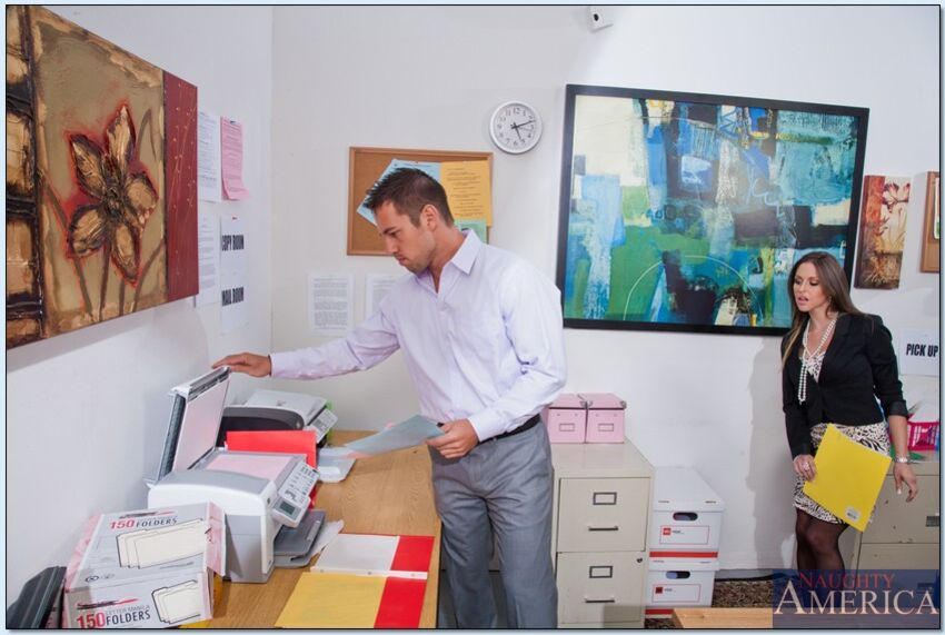 Rachel Roxxx fucking in the table with her big tits