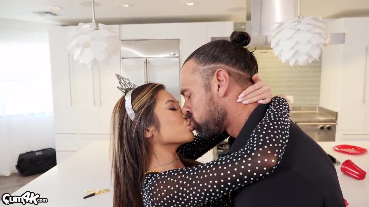 Vina Sky: New Years Creampies