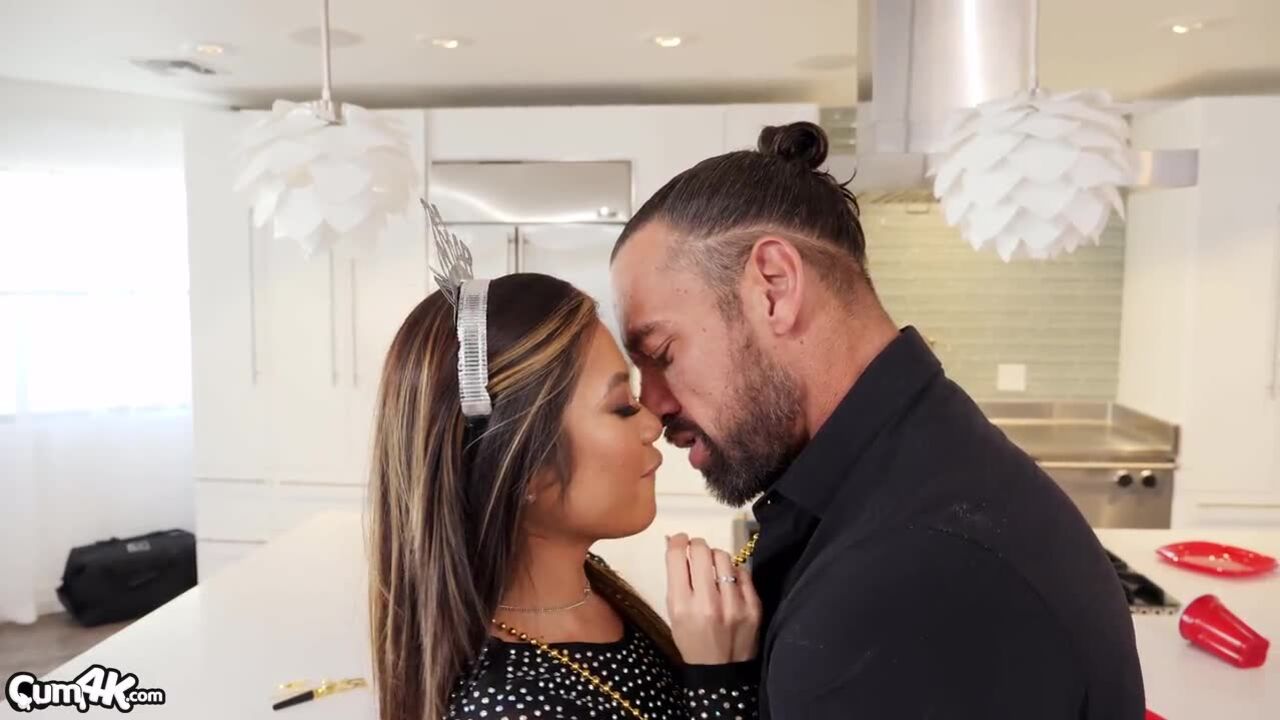 Vina Sky: New Years Creampies
