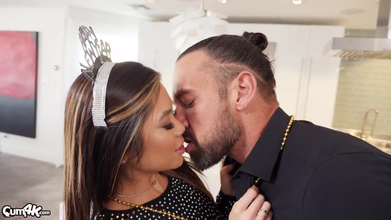 Vina Sky: New Years Creampies