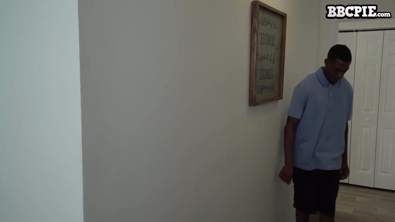 Aria Skye: Creampie Bandit