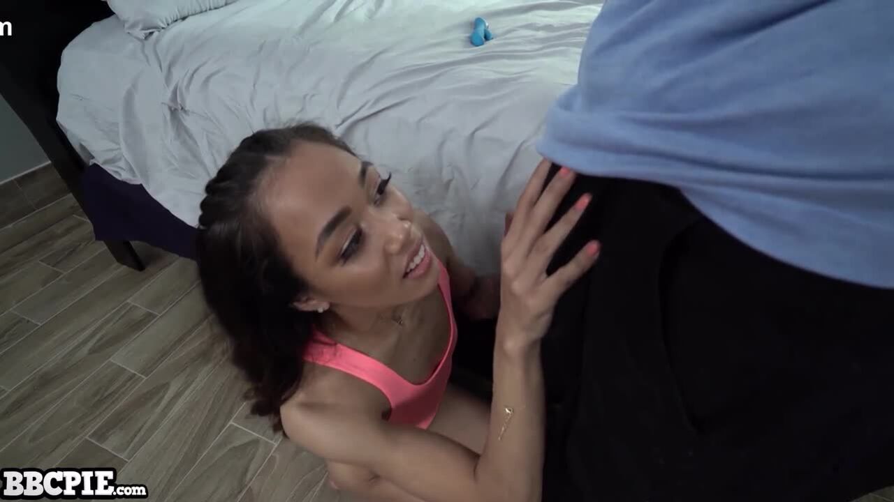 Aria Skye: Creampie Bandit
