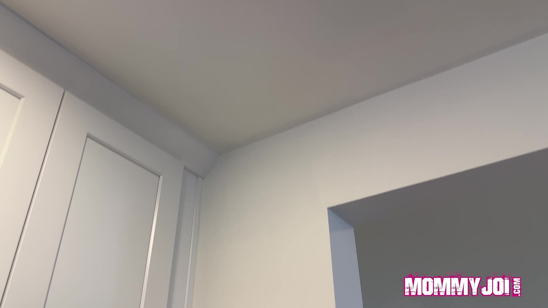 Jewell Marceau Hot MILF Masturbates In The Kitchen