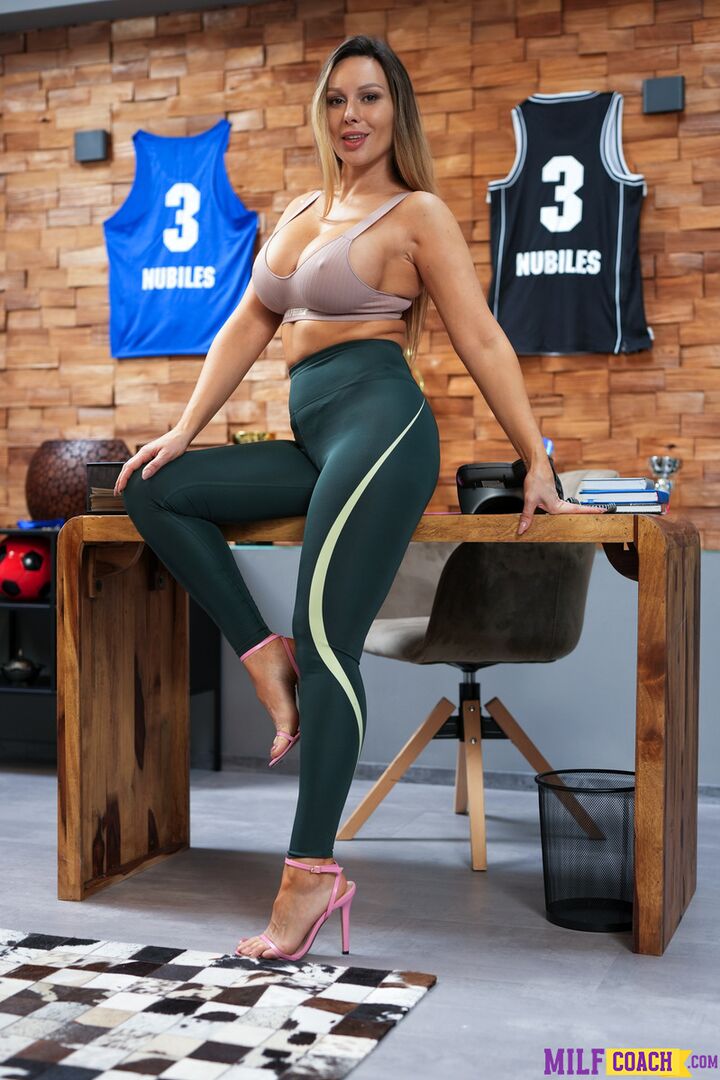 Coachs Pussy Is Keeping Me In The Game - S2:E7