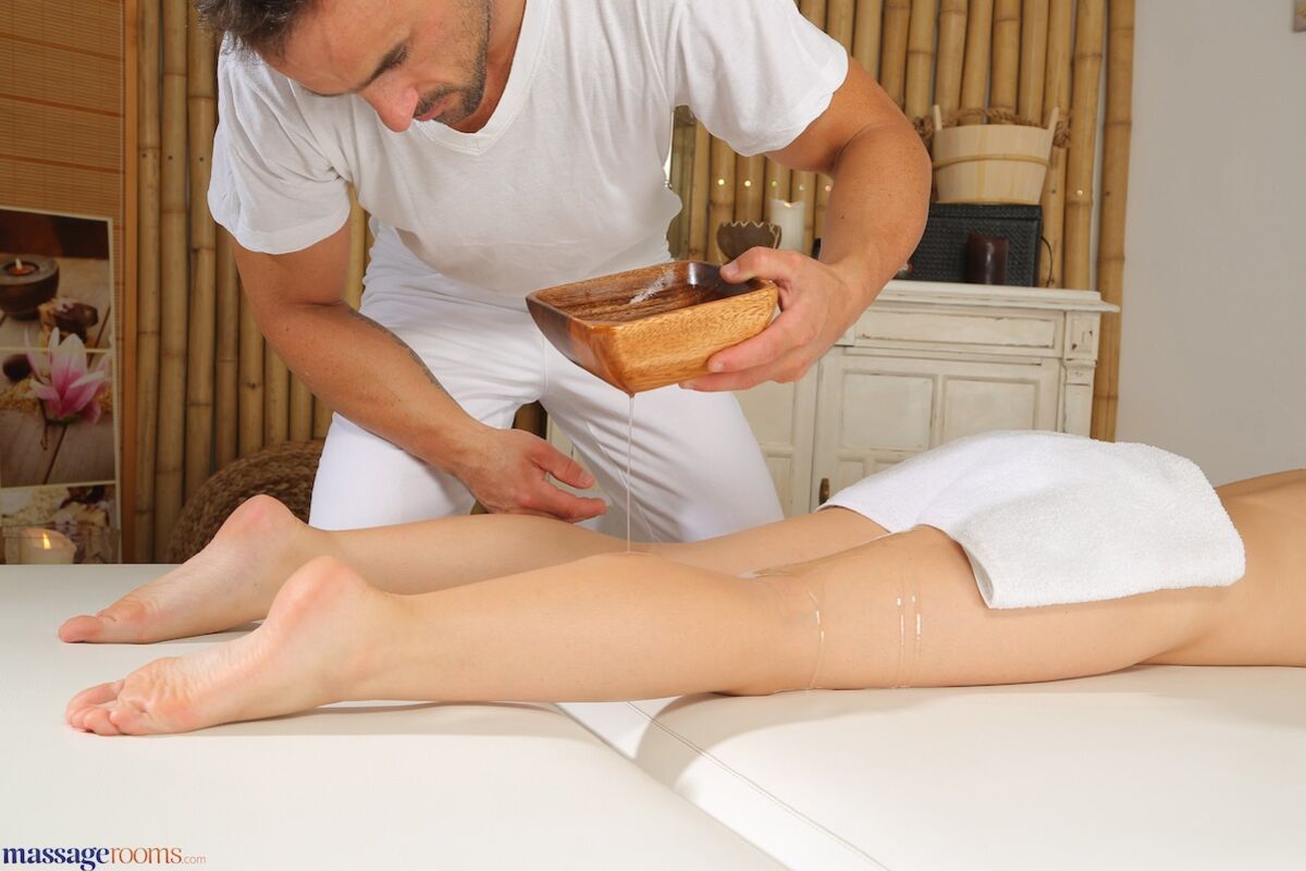 Male Masseuse Massages Her Puffy Pussy