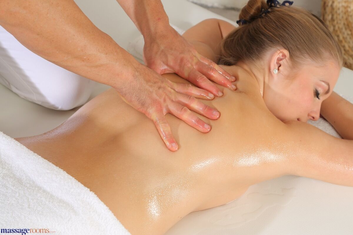 Male Masseuse Massages Her Puffy Pussy