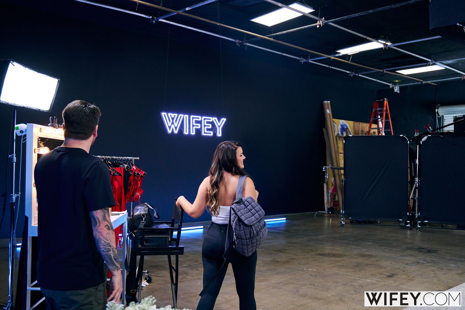 Lacy And Dan: Hotwife Fulfills Her Blindfold Gangbang Fantasy