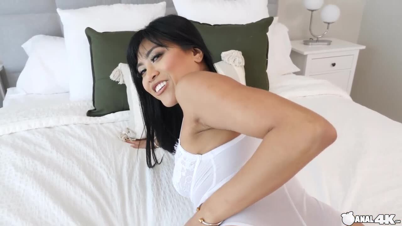 Vibrating Ass: Ember Snow