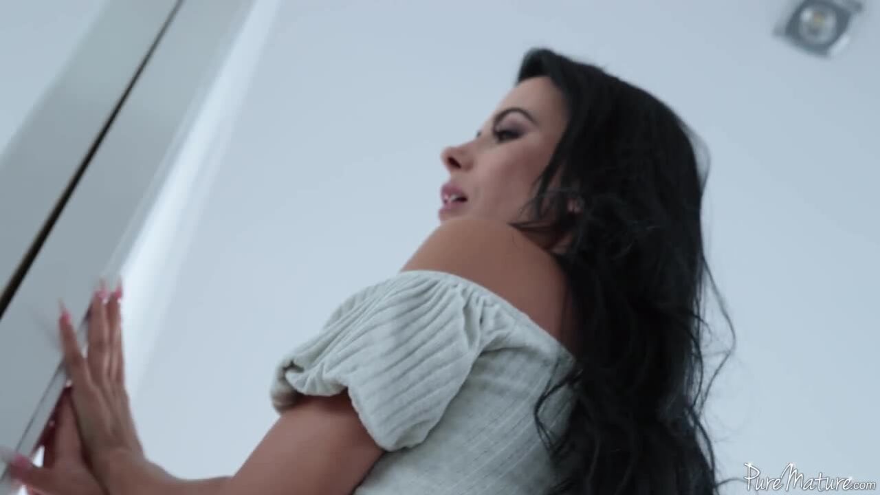 Shalina Devine: Waiting For Anal