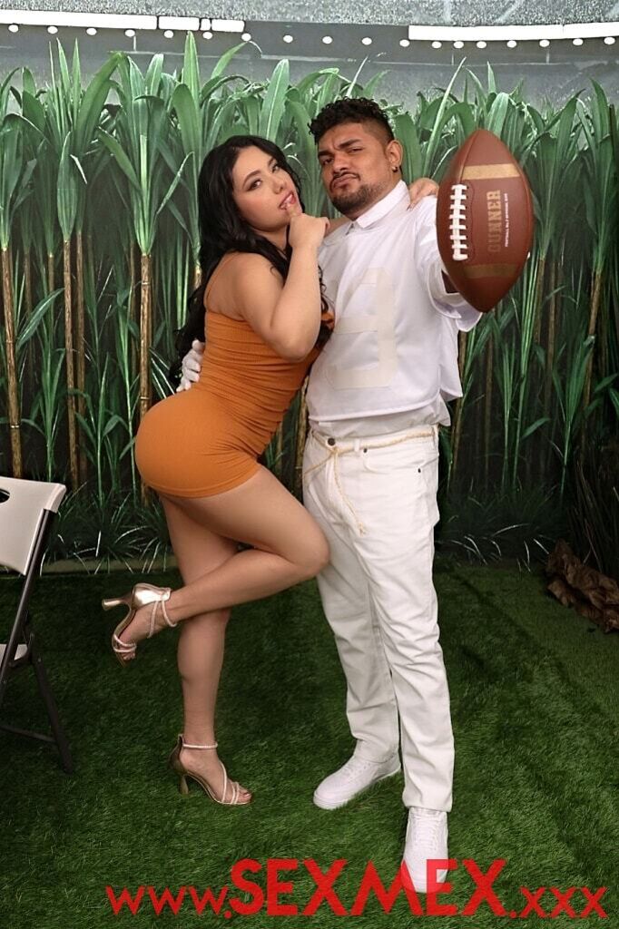 SUPER BLOW HALFTIME SHOW . Paola Rubiel y Gaby Veracruz