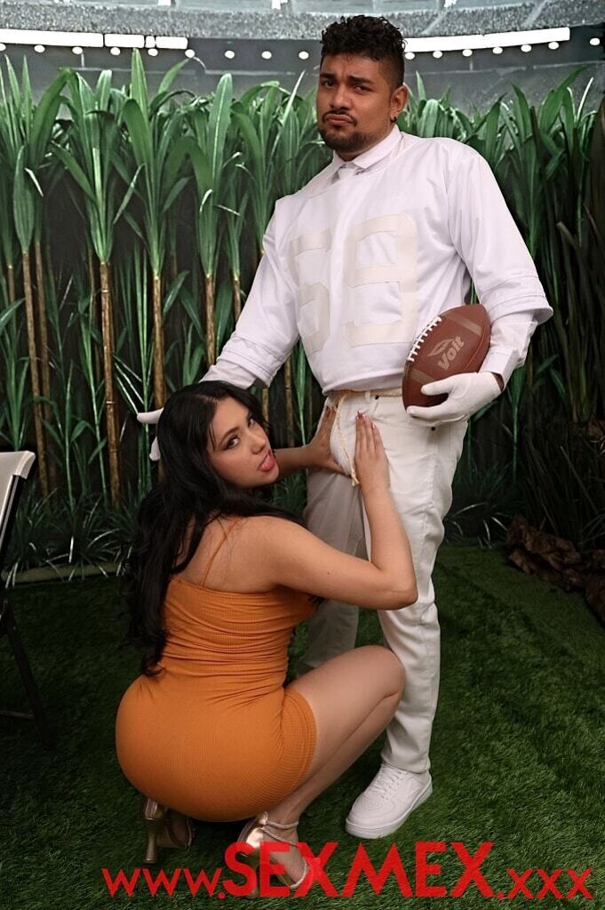SUPER BLOW HALFTIME SHOW . Paola Rubiel y Gaby Veracruz