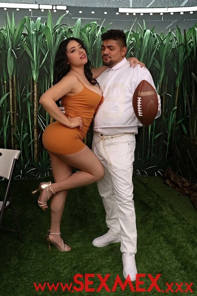 SUPER BLOW HALFTIME SHOW . Paola Rubiel y Gaby Veracruz