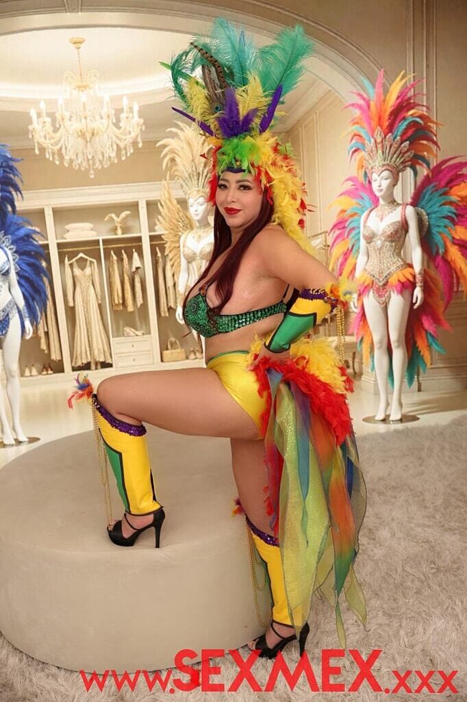 THE MILF's CARNIVAL OUTFIT . Kari Cachonda