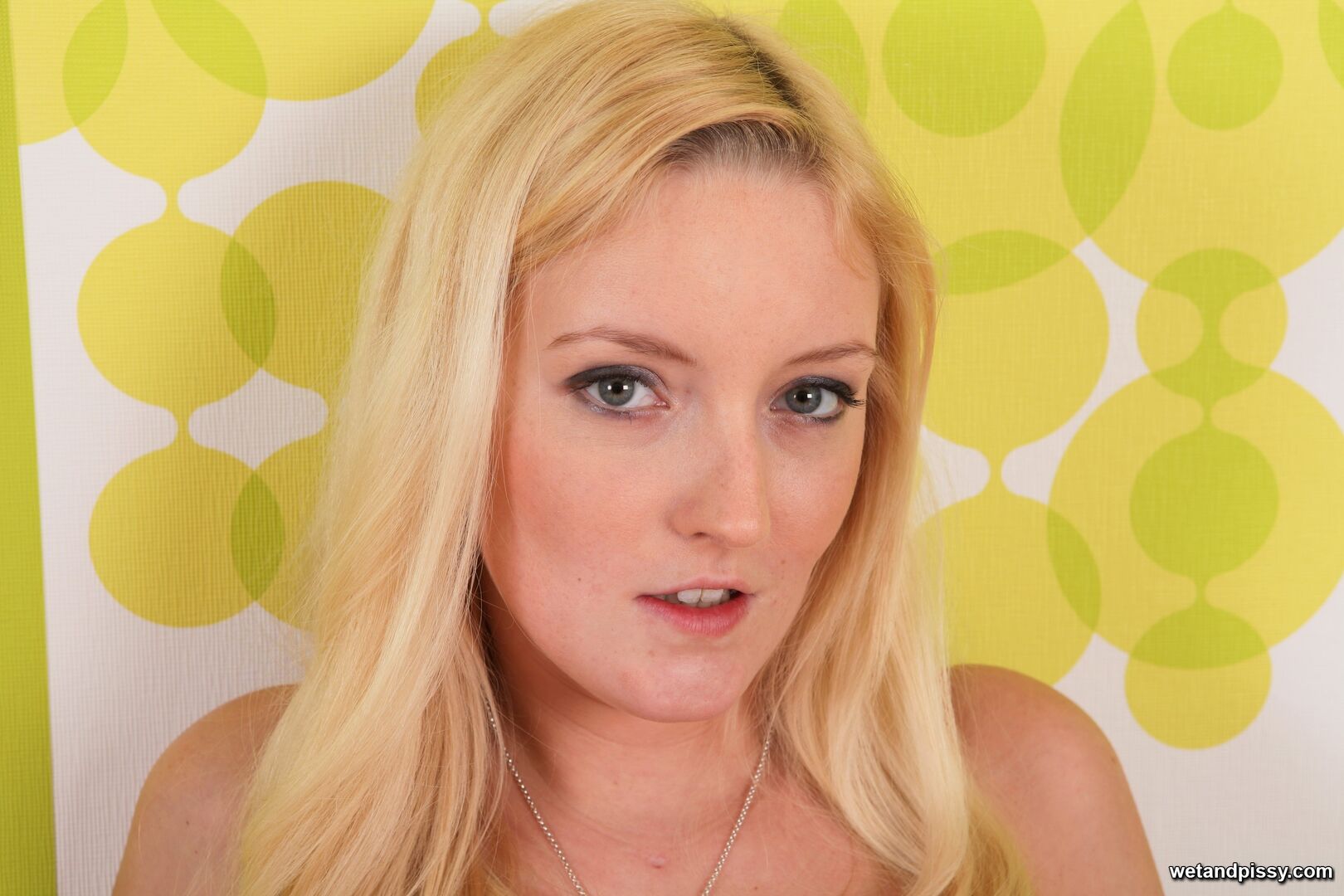 Bella Blond — Wet and Busty