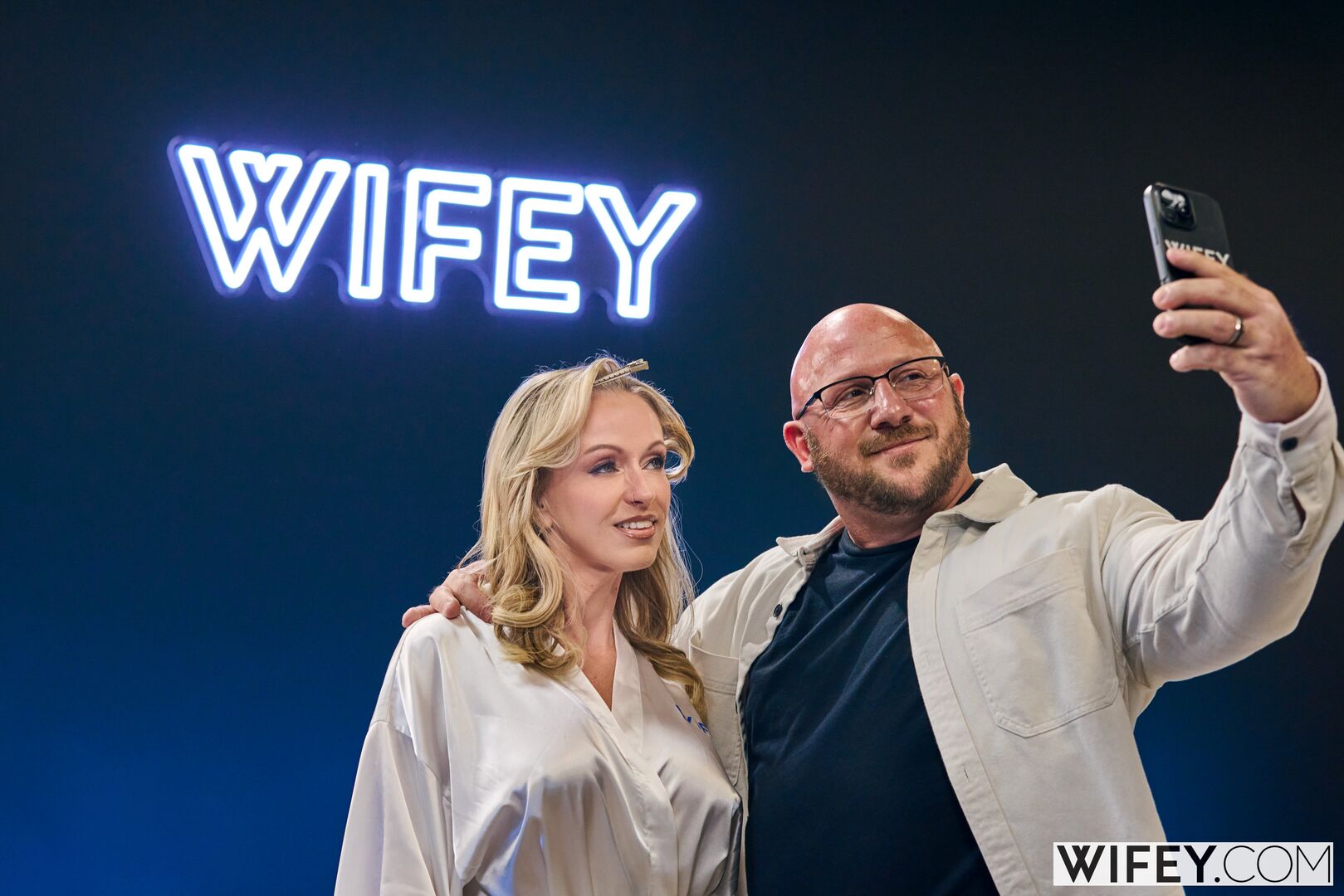 Holly And Scott: Blonde MILF Gets Filled By BBC