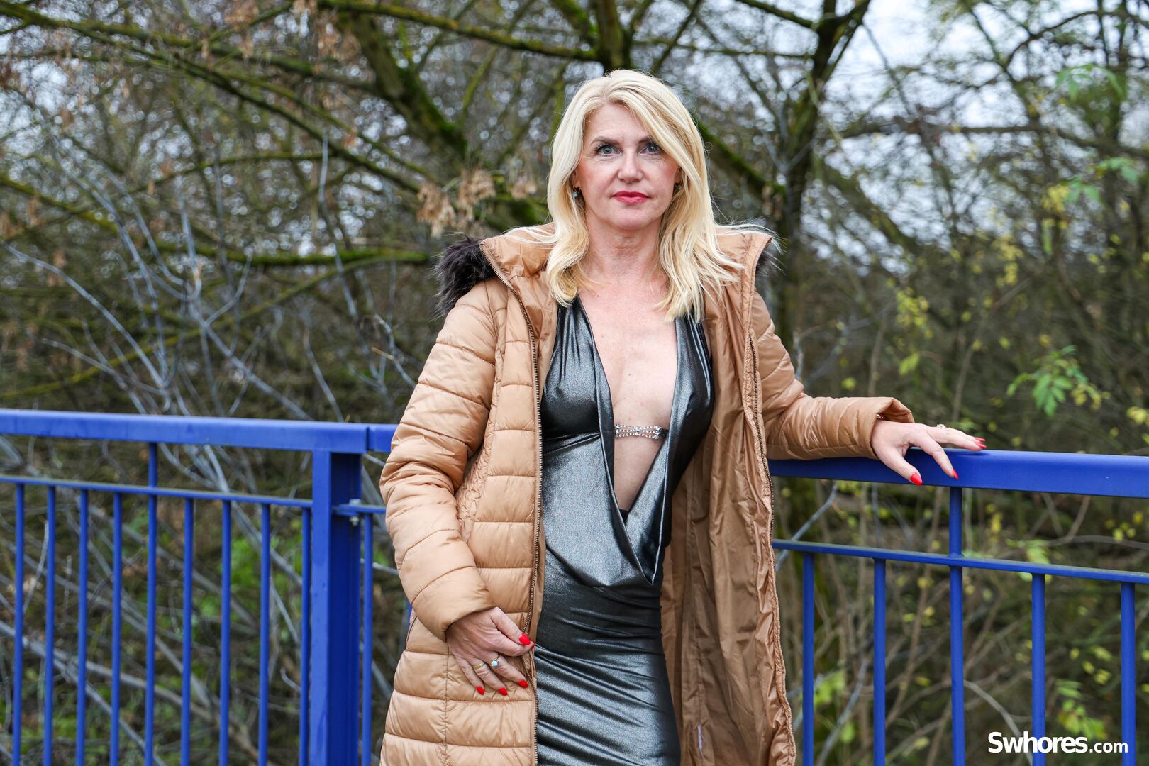 Gorgeous milf rents out her pussy for sex