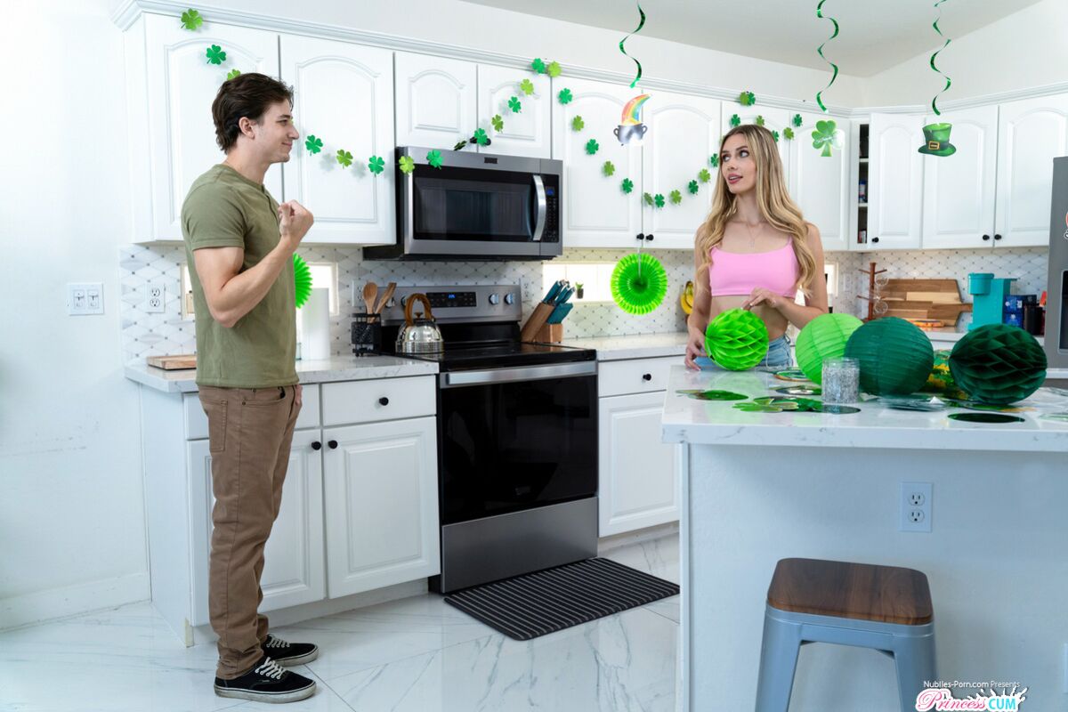 Sucking Leprechaun Cock On St Pattys Day - S14:E1