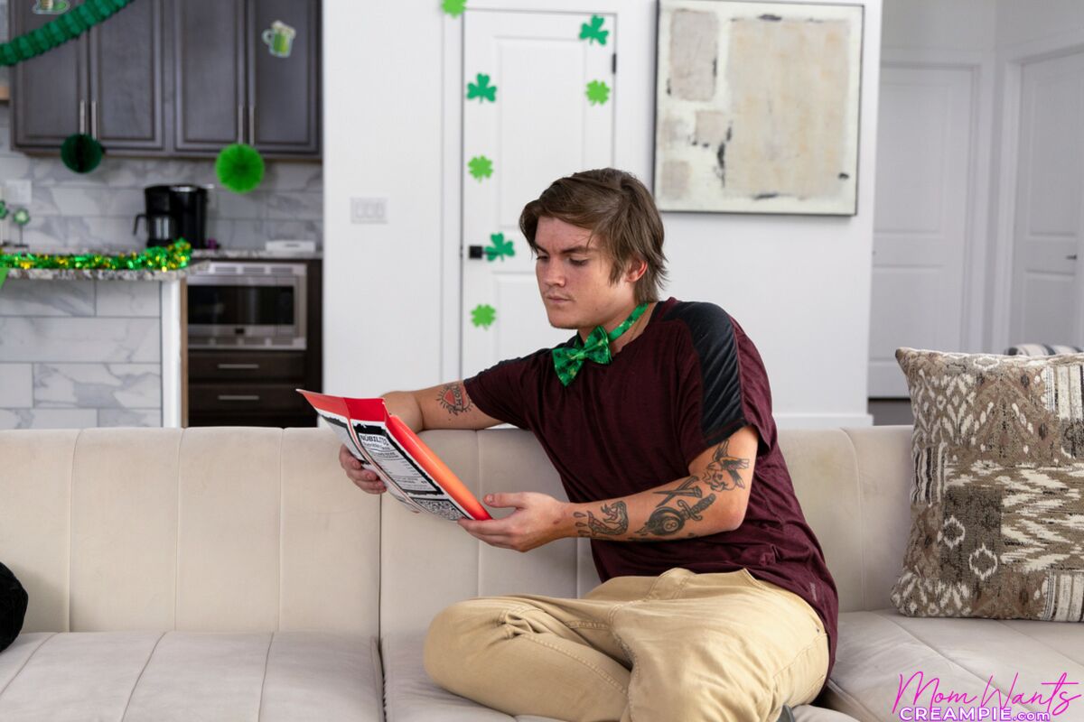 Stealing My Stepsons Cum On St Patricks Day - S8:E9
