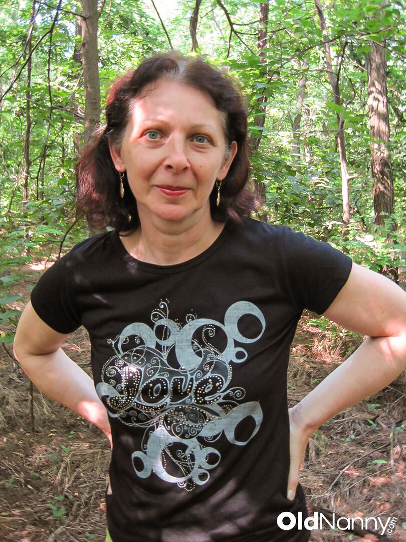 HARD FUCKING OF A MATURE HAIRY PUSSY IN THE WOODS