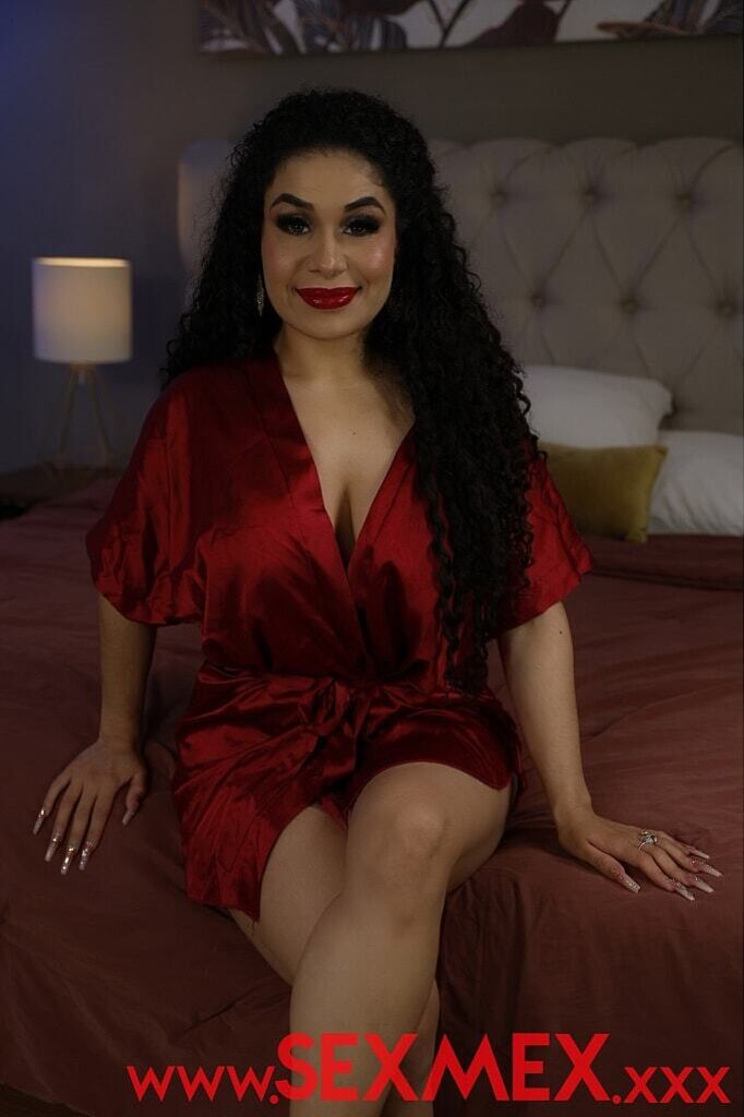 THE COMPLIANT MILF . Bequii Alvarado