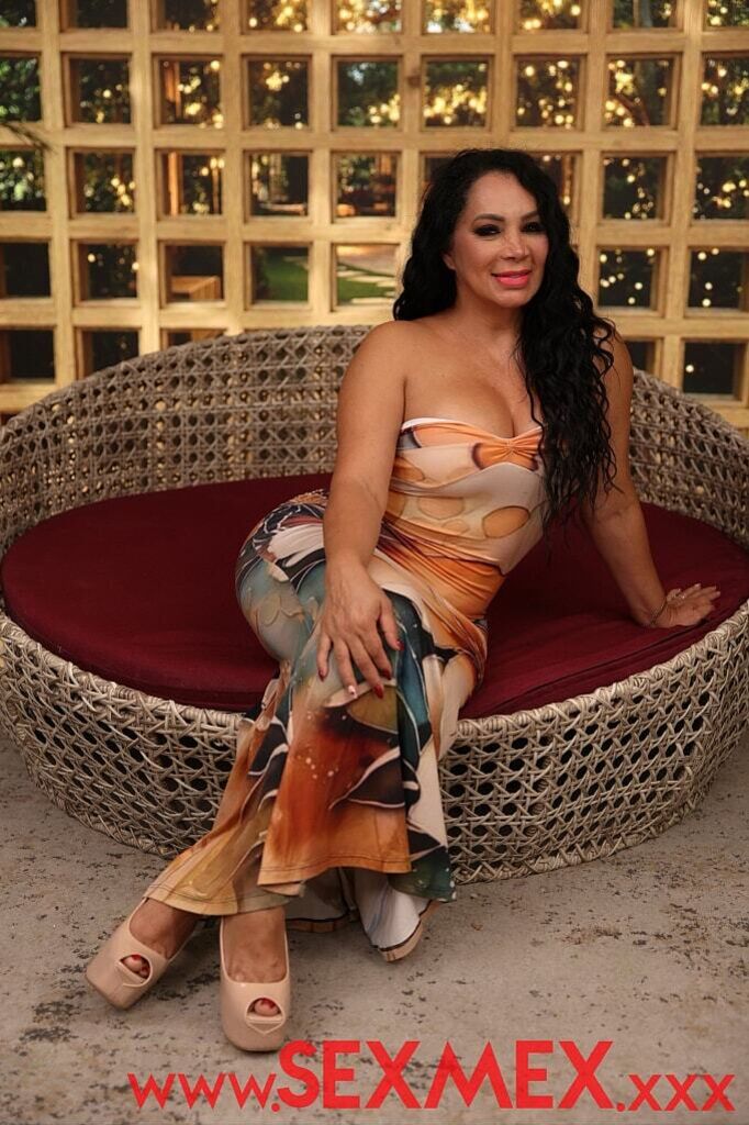 MILFS ON THE PROWL . Kari Cachonda Gali Diva