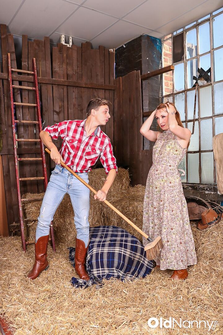 MATURE MOM TESTS THE COCK OF A NEW YOUNG HELPER IN THE STABLES