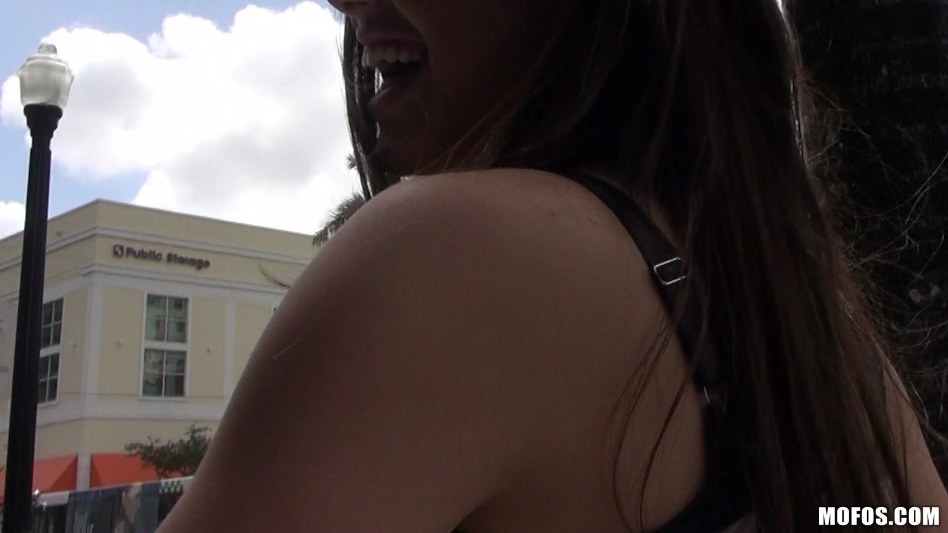Street Blowjob !