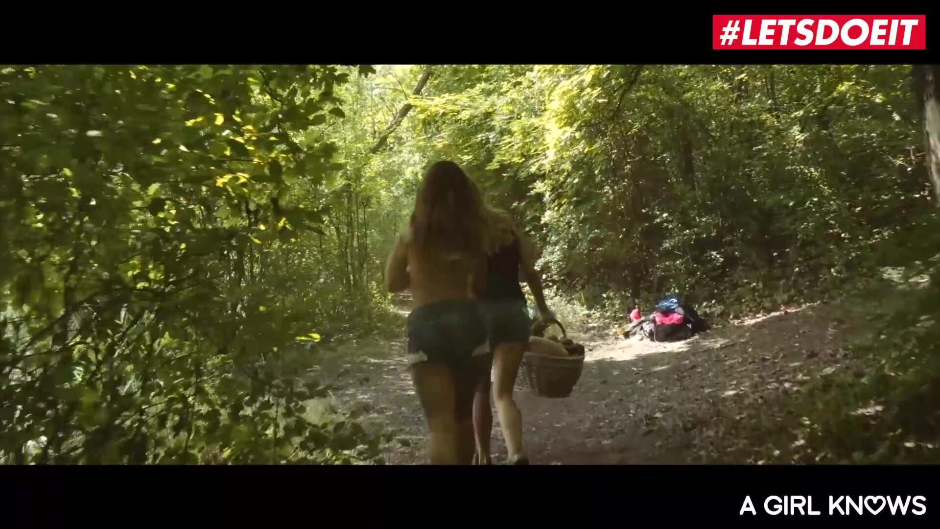 AGirlKnows: Outdoor Lesbians