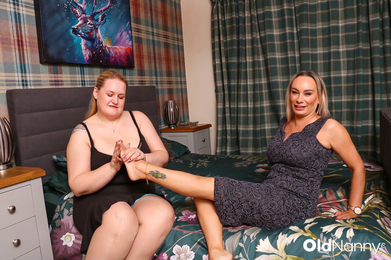 ESCAPING THE PARTY ENDS WITH TWO PUSSIES GOING WILD