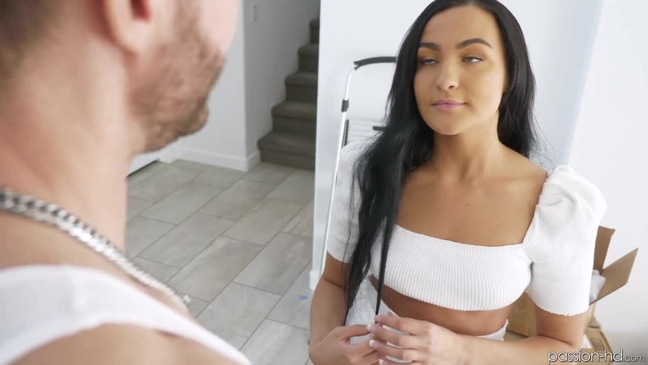 Mila Monet: Move Me