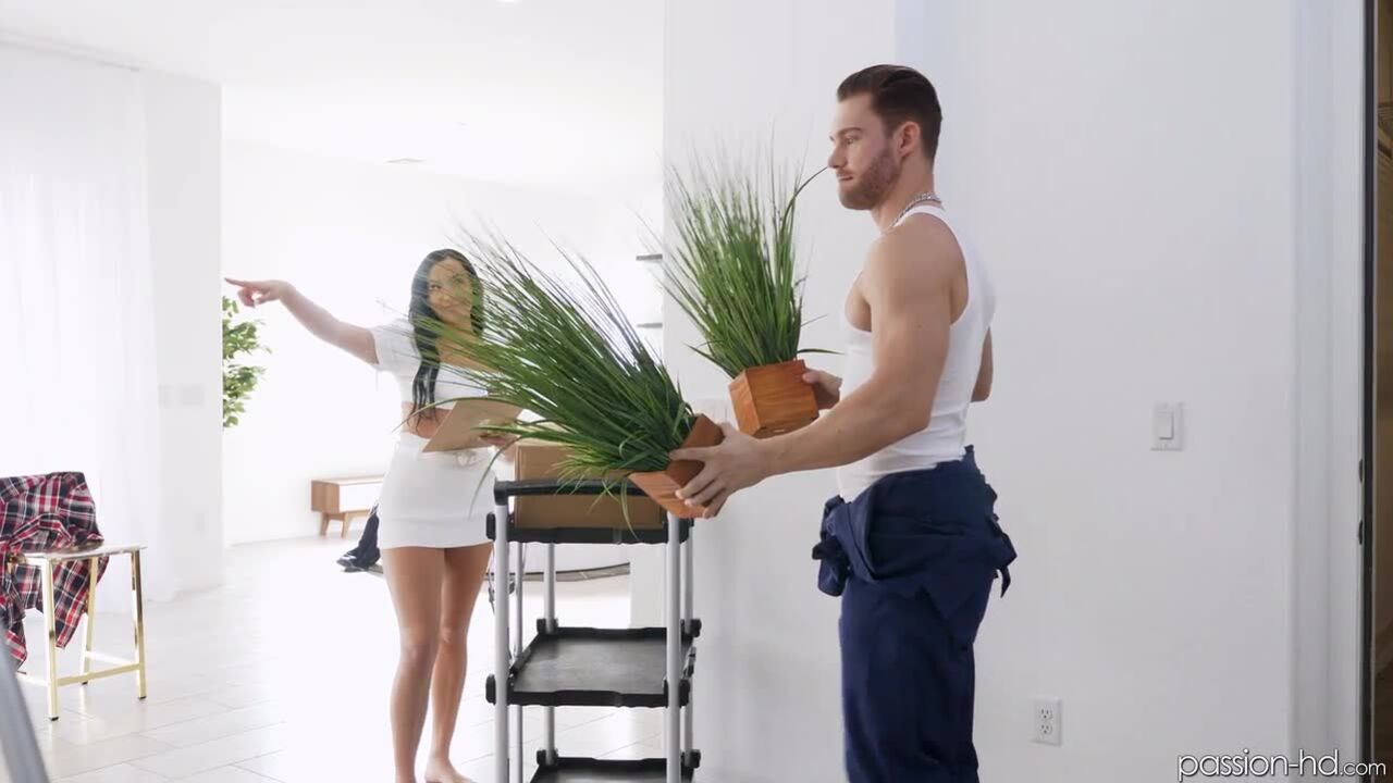Mila Monet: Move Me